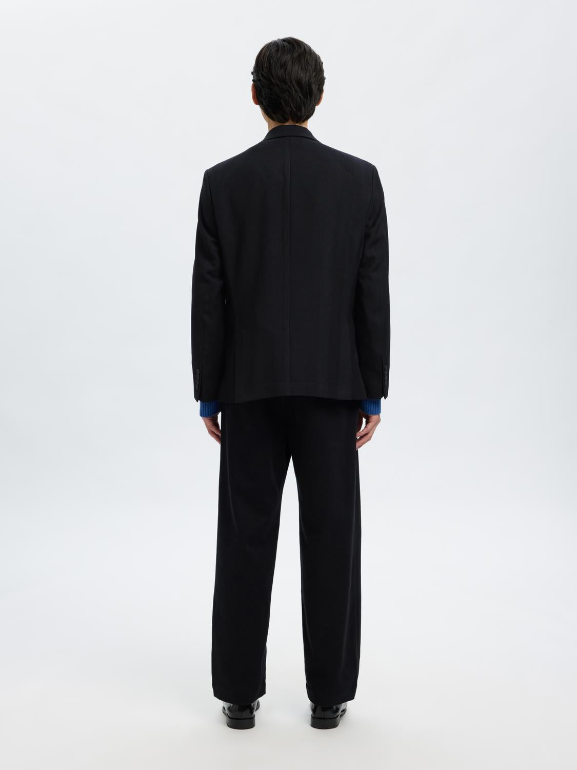 model_shot-back